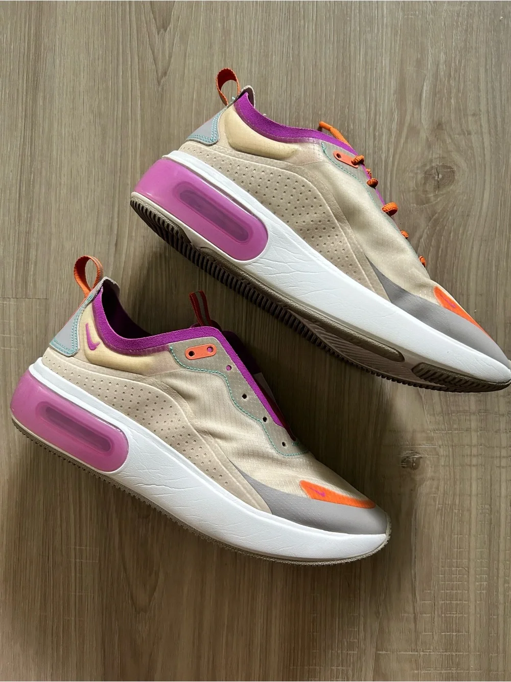 Nike Air Max Dia SE Sneakers Women’s Size 8 AR7410-106